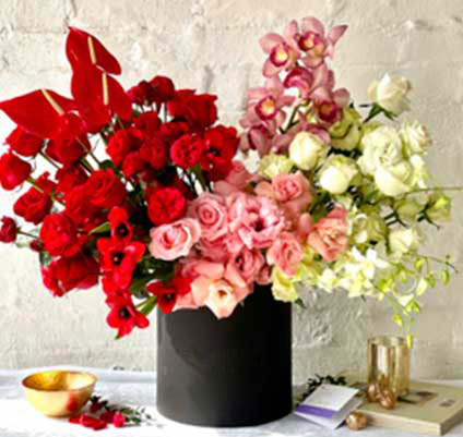 arreglo elegante de rosas con Orquídeas y tulipanes en caja