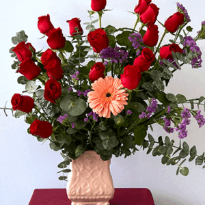 hermoso arreglo de rosas rojas con gerbera para envío en cancun quintana roo mexico