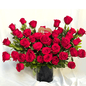 moderno arreglo de rosas rojas perfecto para san valentín